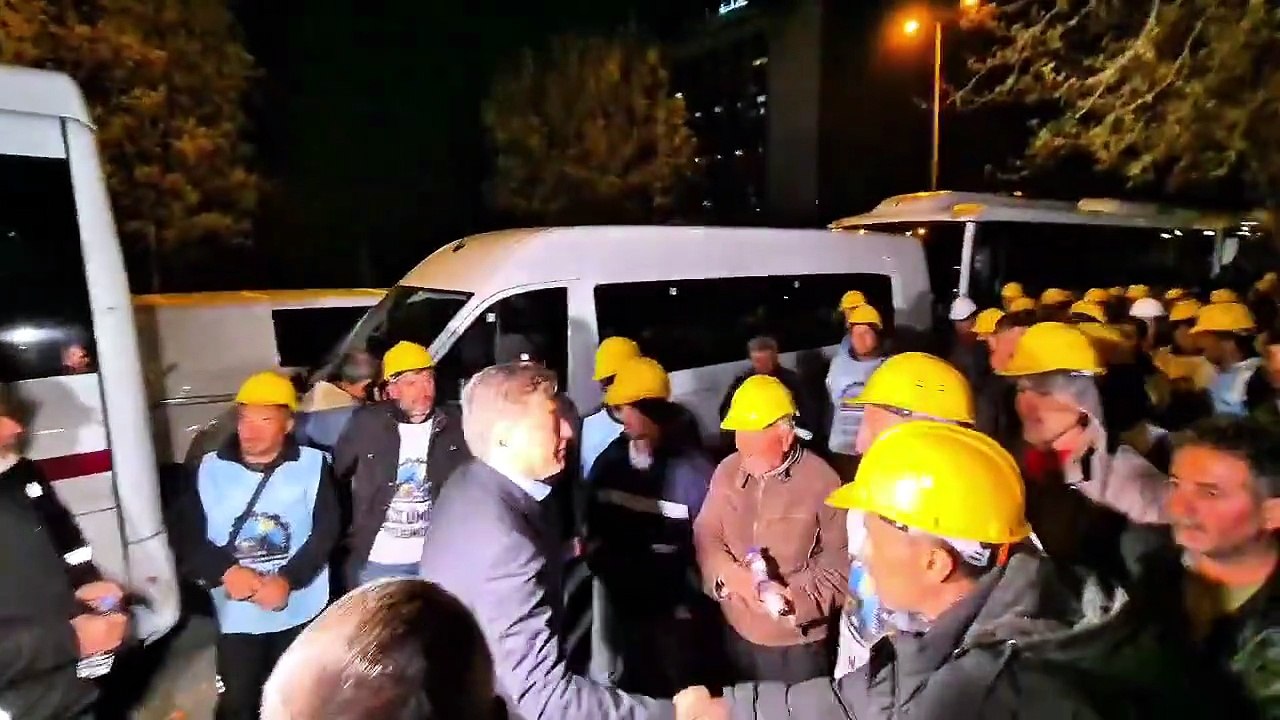CHP'li Murat Emir'den Doruk Madencilik işçilerine destek: Bir kere de işçiden yana olun