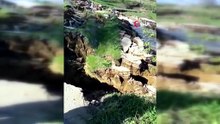 İki mahalle arasında ulaşım durdu! Heyelan yolu parçalara ayırdı