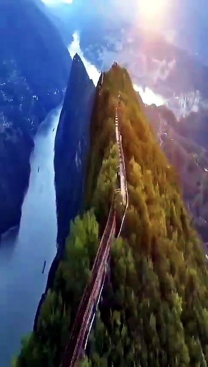 The most thrilling hiking route in China / 中國 / 中国