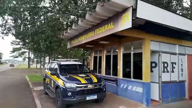 PRF apreende caminhão com mais de 400 celulares escondidos em Laranjeiras do Sul