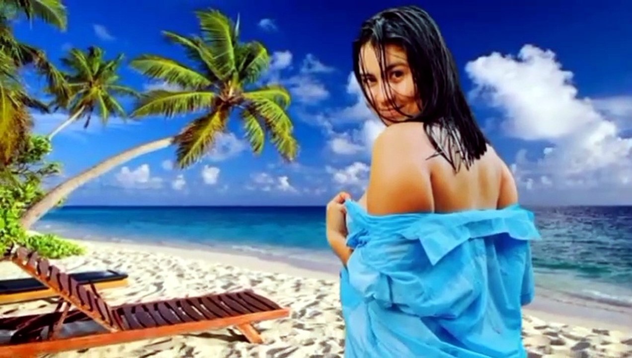 Plus size model Lisbeth Vega