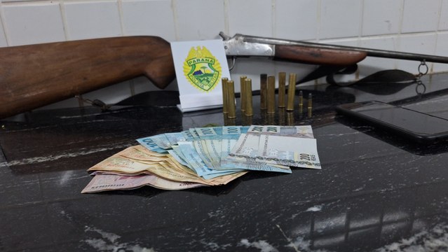 Suspeitos de receptação encaminhados à Delegacia juntamente de espingarda e munições, após diligências