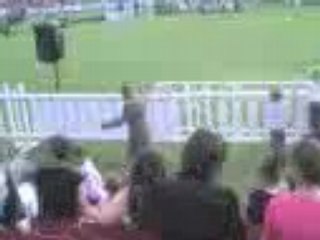 Un mec qui danse au jumping