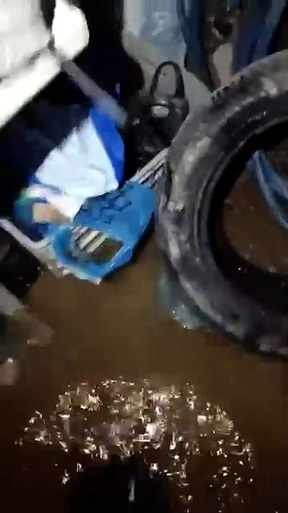 Van’da iş yerlerini su bastı