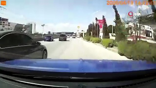 Bursa’da trafikte tehlikeli anlar: Makas atan sürücü kazaya davetiye çıkardı