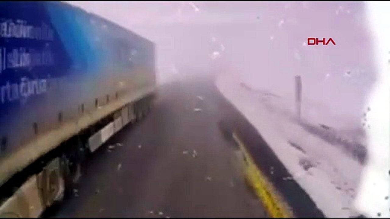 Sisli havada hatalı sollama faciası! Tırla kafa kafaya çarpıştı