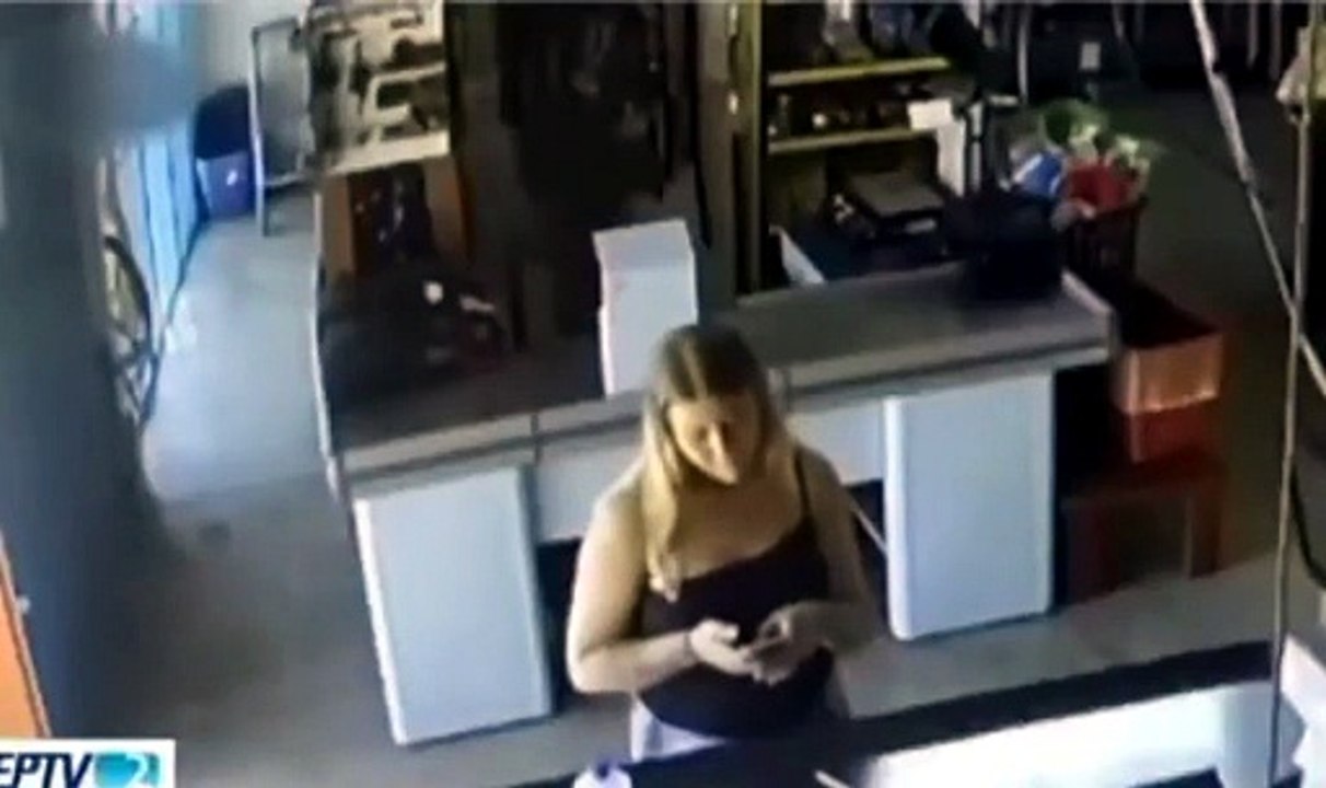 Mulher ateia fogo a funcionária de mercearia no Brasil. Vítima morreu