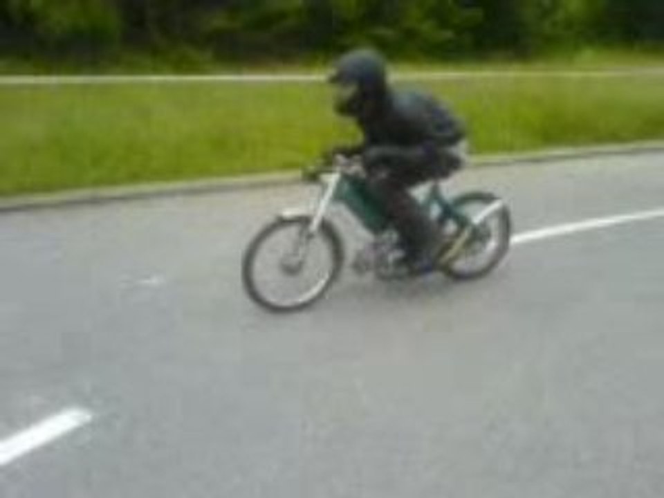 Un puch maxi un petit peu modifié au 50roadrun