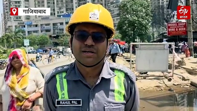 गाजियाबाद के क्रॉसिंग रिपब्लिक इलाके में लगी भीषण आग, काफी दूर तक दिखा धुएं का गुबार