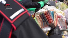 Getta per errore 7mila euro nei rifiuti: recuperati dai carabinieri dopo giorni di ricerche (21.04.26)