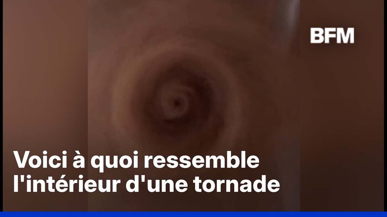 Des chasseurs de tornades américains filment l'intérieur d'une tornade avec un drone