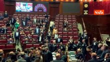 Bagarre alla Camera, opposizione occupa i banchi del Governo, Scotto viene espulso