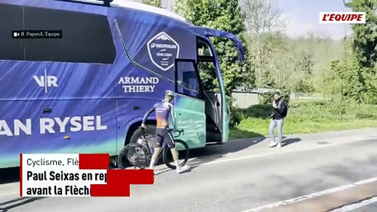 Paul Seixas en repérage sur le mur de Huy avant la Flèche Wallonne de ce mercredi - Cyclisme - Flèche Wallonne