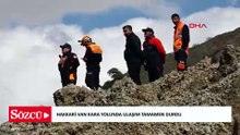 Heyelanın kapattığı Hakkari-Van kara yolunda ulaşım tamamen durdu