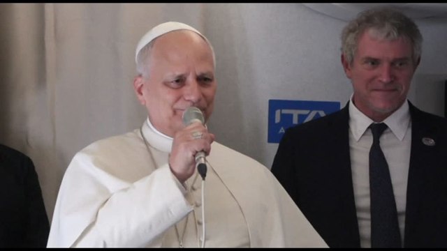 Leone XIV rende omaggio a Papa Francesco, a un anno dalla sua morte