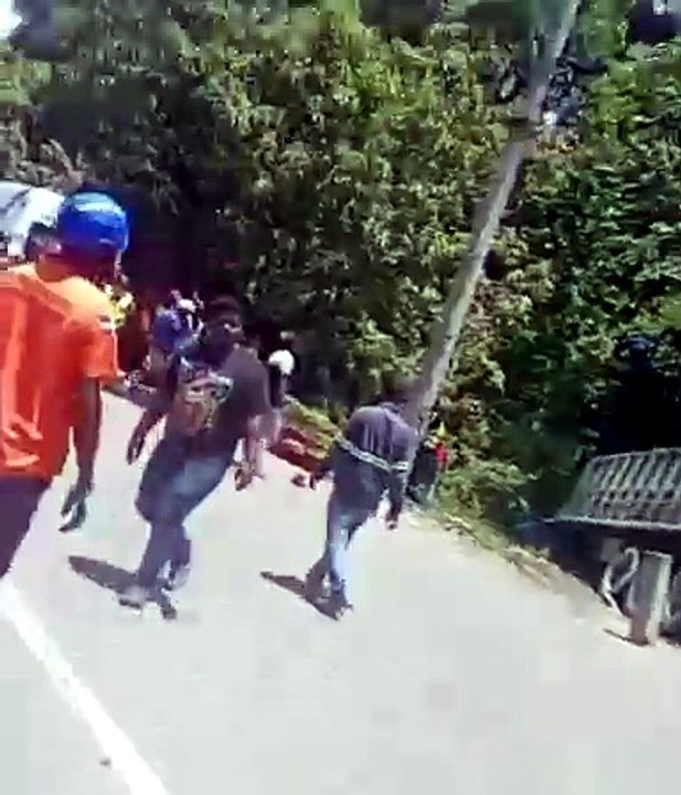 Accidente en la autopista 6 de Noviembre deja al menos tres fallecidos, entre ellos un menor de edad