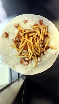 French Tacos Gratiné Saumon Fumé & Mozzarella Viande Tenders et Nuggets & Frites & Sauce Gruyère #BR3 #Tacos #Food #Foodies #Foodlover