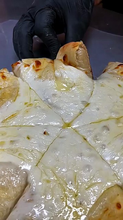 Quadruple cheese pizza 🧀