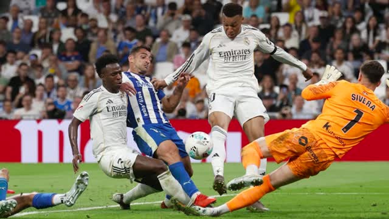 Real Madrid - Arbeloa défend Vinícius face aux sifflets