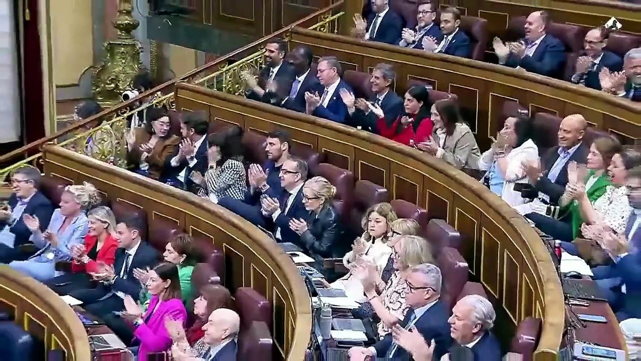 Cayetana retrata al "racista" Félix Bolaños con una cita de Vargas Llosa: "¡Qué vergüenza!"