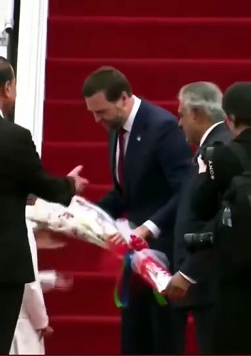 BREAKING: U.S. Vice President JD Vance has landed in Pakistan, where he was received by senior Pakistani officials and Field Marshal General Asim Munir.