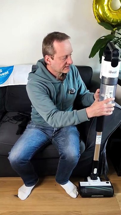 Tu cherches un aspirateur balai d'entrée de gamme plus, le LEVOIT LVAC 200