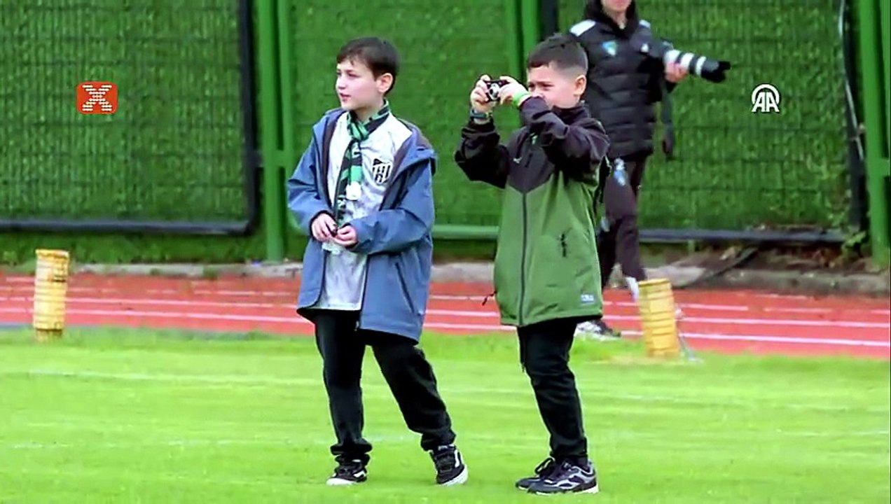 Serdar Dursun'dan minik taraftara özel hediye!