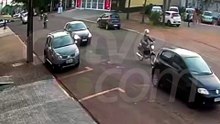 Câmera flagra batida entre motos em frente ao Hospital de Retaguarda em Cascavel