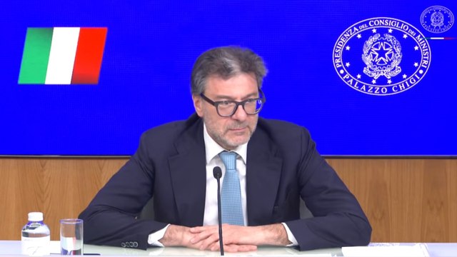 Giorgetti in conferenza stampa cita Boskov: «Su 3,1% di rapporto deficit-Pil, rigore è quando arbitro fischia. Sono le regole»
