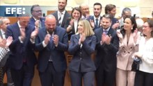 Guardiola, investida presidenta de la Junta de Extremadura con los votos de PP y Vox