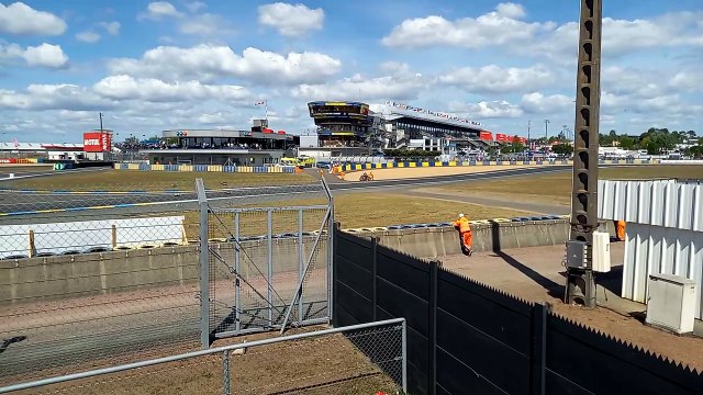 24 heures motos, 19/04/2026 13:06 la moto des Pompiers à la poussette