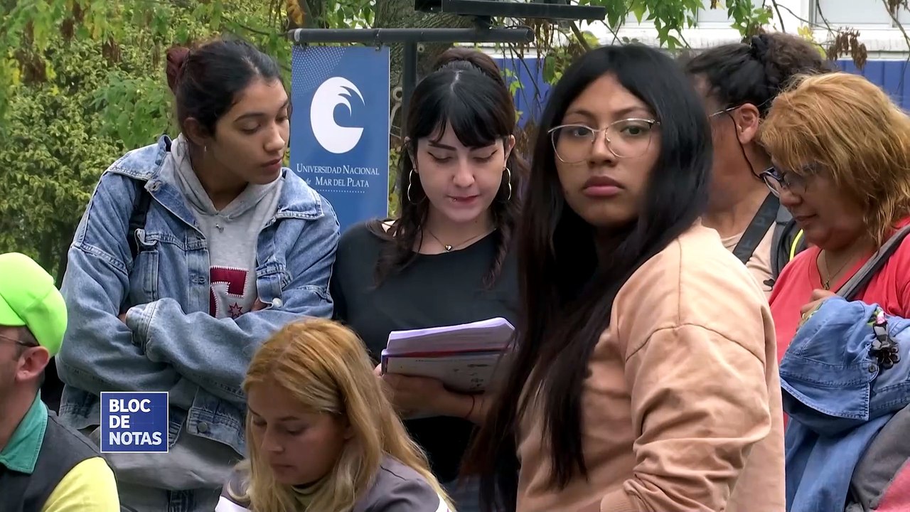 Decanos e integrantes de la gestión en la jornada la universidad no se apaga