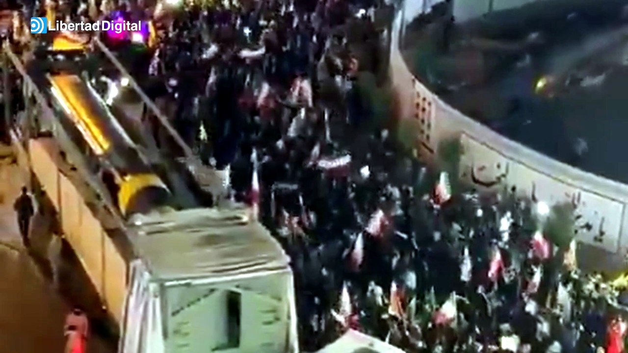 El régimen de Irán lleva un misil balístico al centro de la Plaza de la Revolución de Teherán