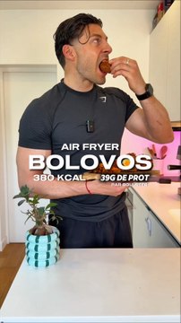 🇧🇷🥚 BOLOVOS 🥚🇧🇷🔥 INGRÉDIENTS 🔥- 300g de viande hachée 5% 🥩- 2 œufs 🥚- 200g de blancs d’œufs 🥚- 50g de chapelure 🌾- 30g de parmesan 🧀- Épices (paprika, origan) 🔥- Persil 🌿- Oignon rouge 🧅→ 380 kcal / 39g prot / 13g de glucides / 17g de lipides