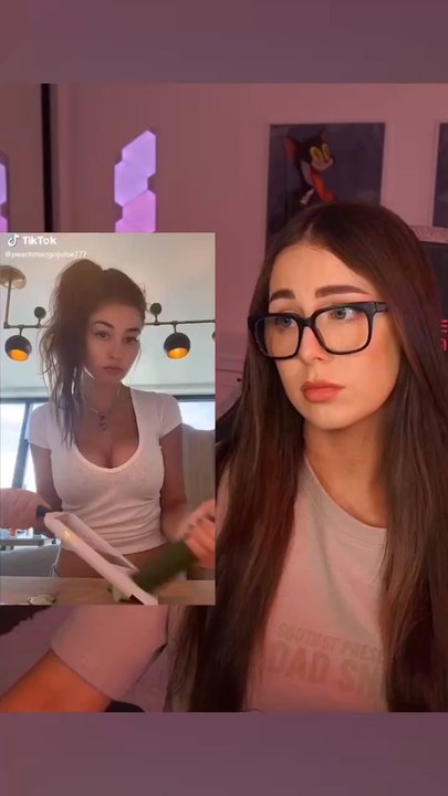 What’s she slicing? 🥸💀 #twitchstreamer #twitchmoments #jokes #texttospeech #twitchclips #twitch #react #gamergirl #tts #onlyguys #whatcolor #funny