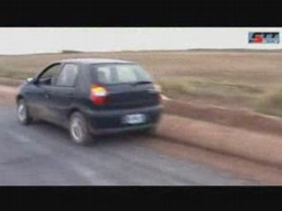 Fiat Palio con Locker en pavimento