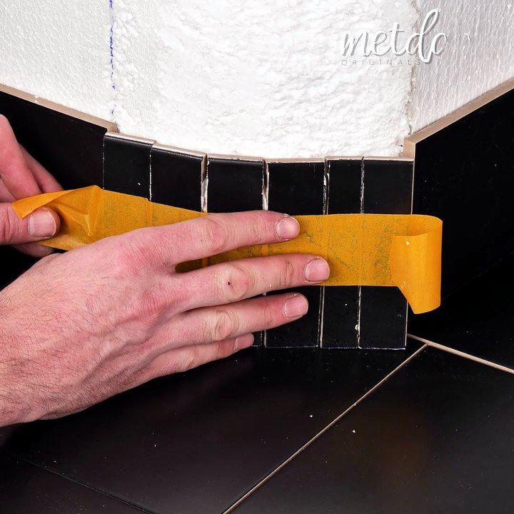Accurate trimming for tiles in a curved wall! 💡