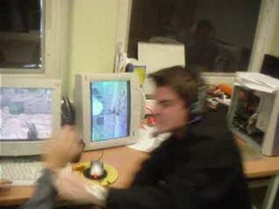 Psycho counter strike fan  on de_dust2