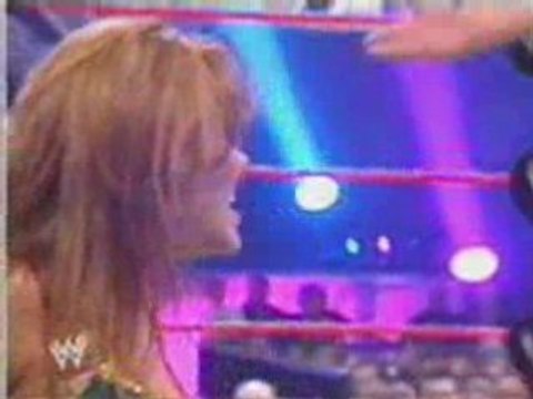 2006-Trish Stratus vs Mickie James
