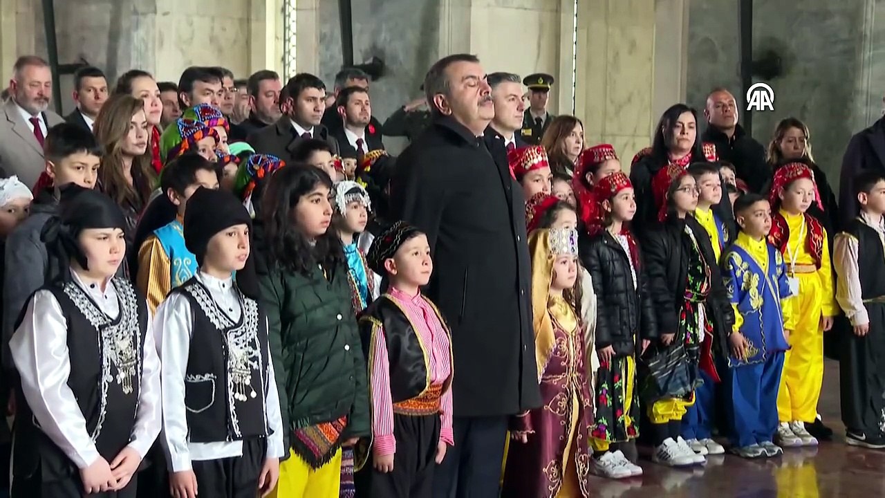 Bakan Tekin, 23 Nisan Ulusal Egemenlik ve Çocuk Bayramı dolayısıyla Anıtkabir’i ziyaret etti