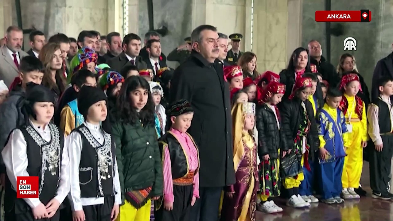 Bakan Tekin 23 Nisan Ulusal Egemenlik ve Çocuk Bayramı dolayısıyla Anıtkabir'i ziyaret etti