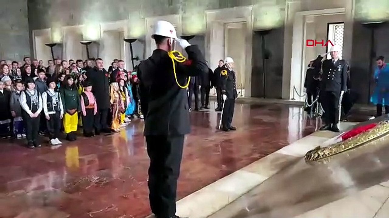 Anıtkabir'de 23 Nisan... Bakan Tekin, öğrencilerle gitti, Cumhurbaşkanı Erdoğan bu yıl da katılmadı