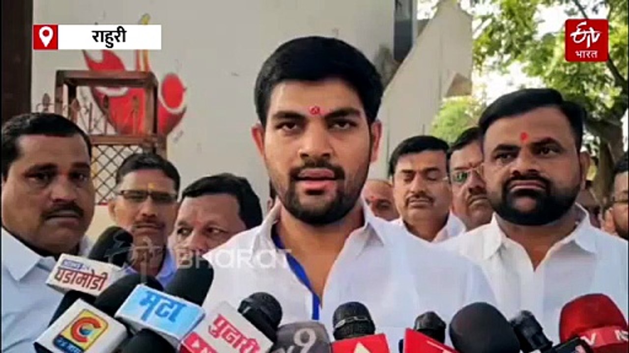 राहुरी पोटनिवडणुकीसाठी रणधुमाळी! भाजपा उमेदवार अक्षय कर्डिले यांनी बजावला मतदानाचा हक्क