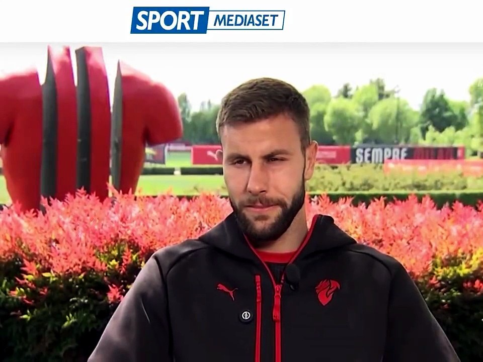 Quel maledetto sorriso alla domanda: “Farebbe comodo uno come Vlahovic al Milan?”