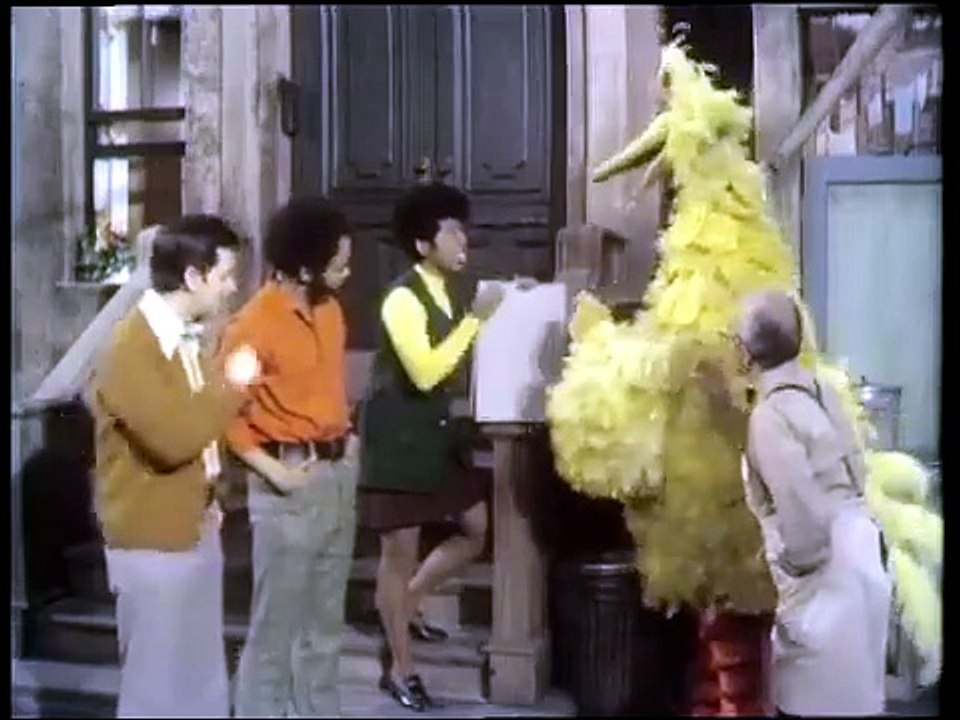 Sesame Street S01E086 (Episode 0086) - Big Bird draws an "O"