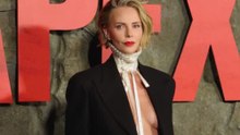 Charlize Theron begeistert im Blazer-Look ohne Top