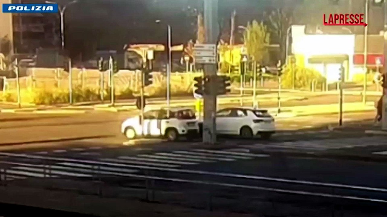 Milano, rapina a mano armata ma orologio ? una replica: 2 arresti