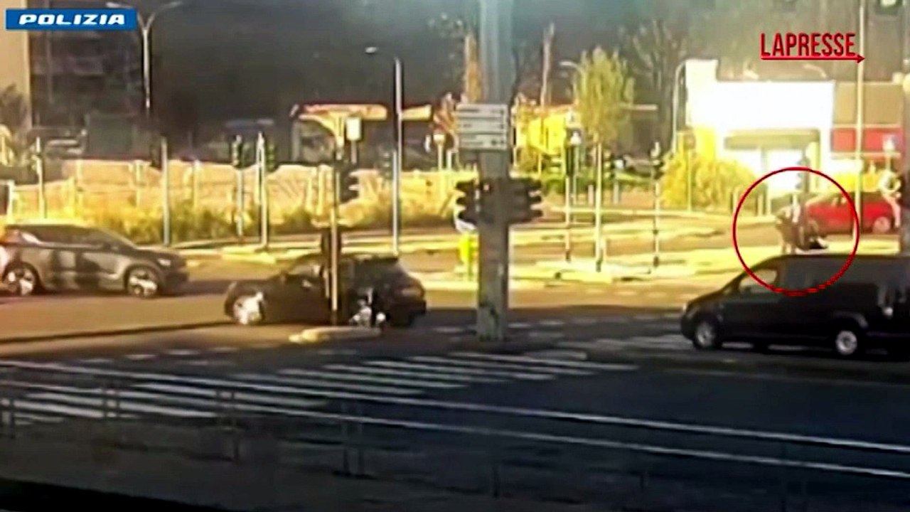 Milano, rapina a mano armata ma orologio ? una replica: 2 arresti