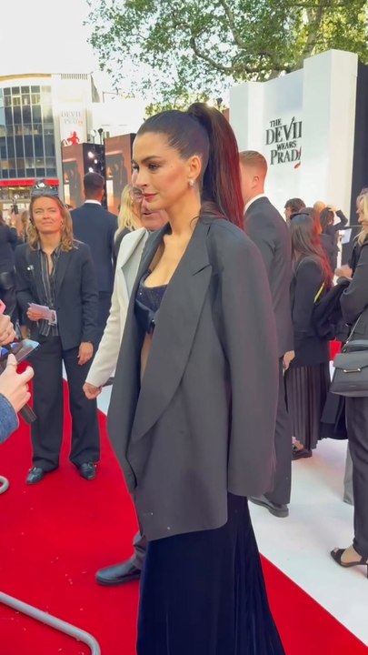 Andy Sachs is Back: Anne Hathaway on the London Red Carpet