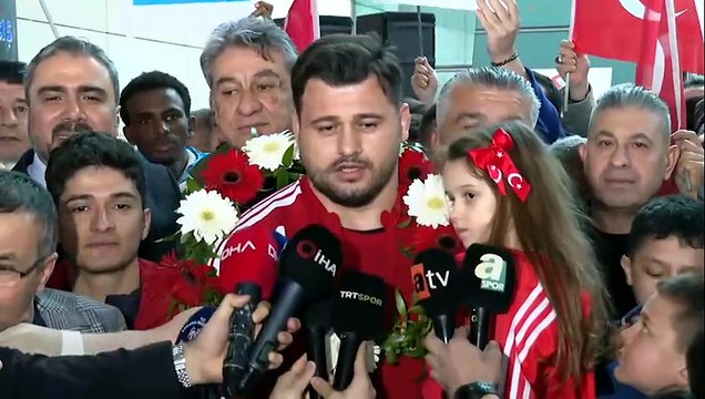 Avrupa şampiyonu olan milli güreşçi Rıza Kayaalp yurda döndü
